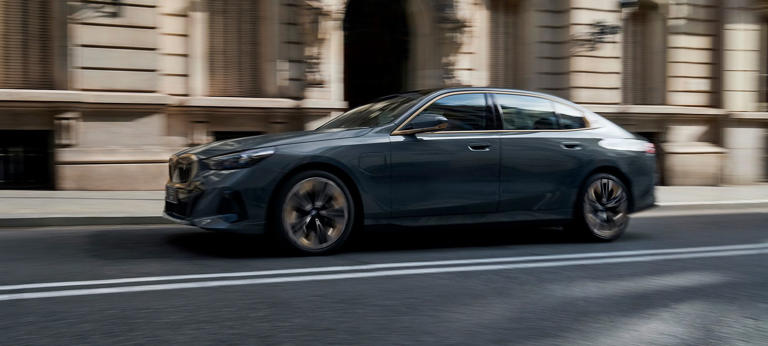 2026 款宝马5系/i5上市：增配降价，售36.8万元起