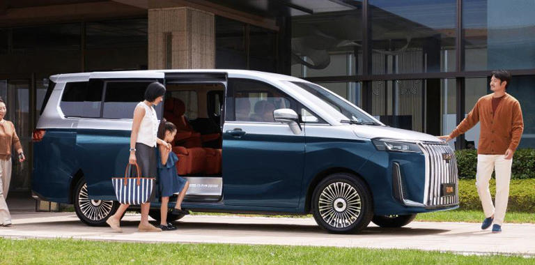 中大型MPV已上市，14.98万起售！航空座椅带腿托，外观挺气派