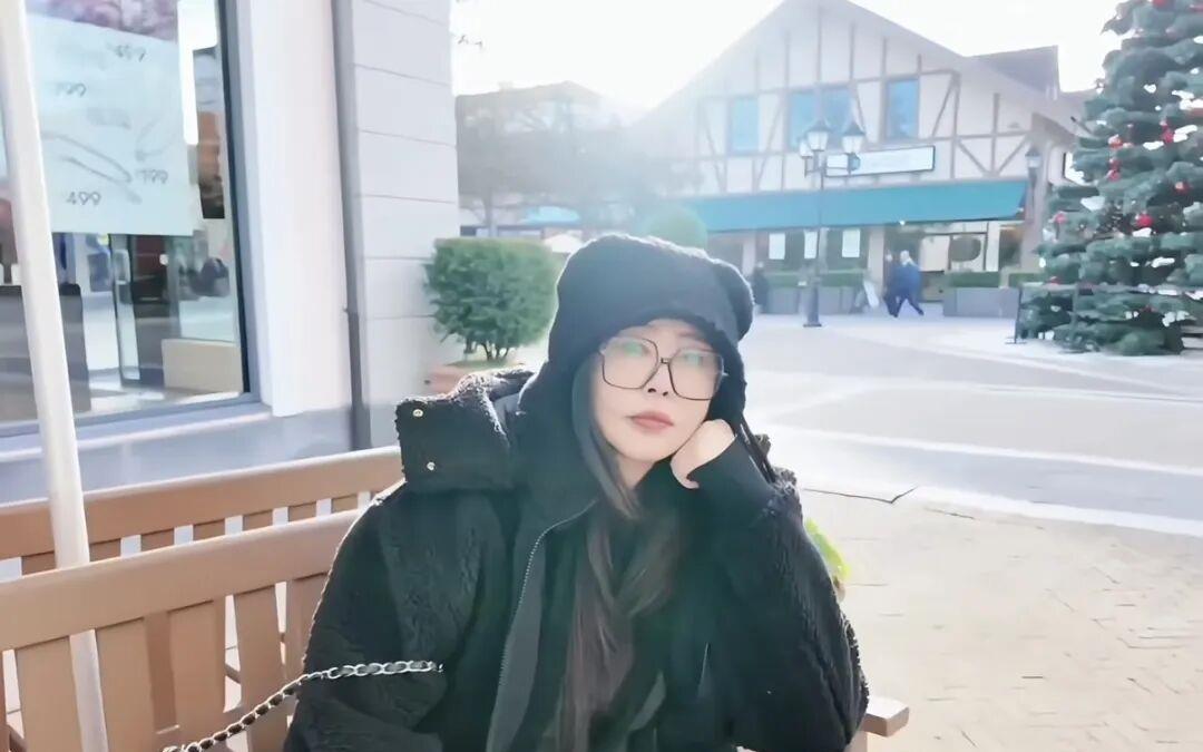 “女神”王祖贤迎来59岁生日，终于以“真面目”亮相