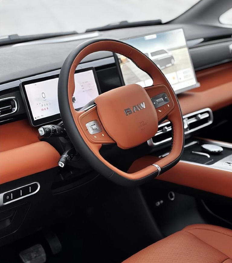 中大型MPV已上市，14.98万起售！航空座椅带腿托，外观挺气派