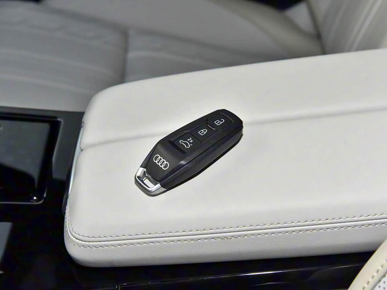 全新奥迪A6L将上市，前脸升级更年轻，搭3.0T V6轻混