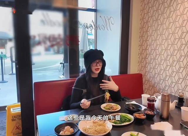 王祖贤全面复出，晒一日三餐，网友：难怪看起来像30岁