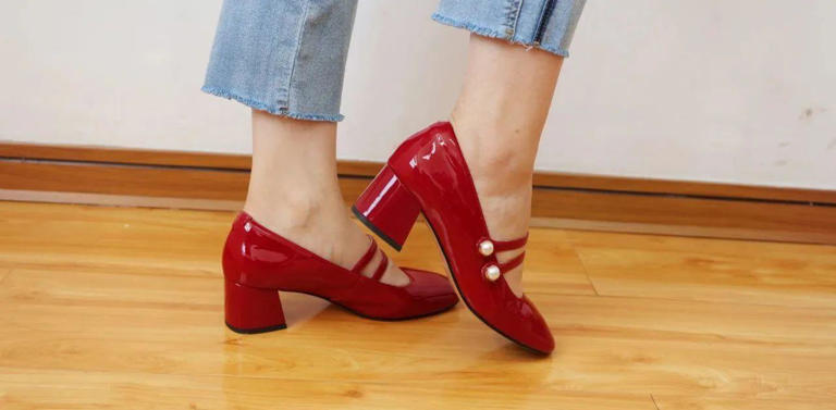 女性经常穿高跟鞋，可能会给身体带来3大危害，女性应尽早了解