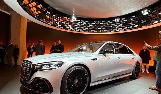 “老钱”和“新钱”全都要！新款奔驰S变了，却有着熟悉的味道