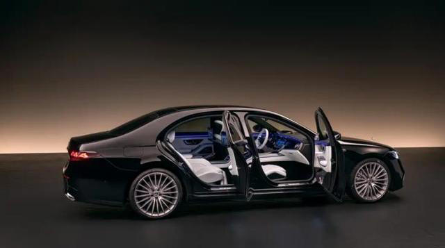 “老钱”和“新钱”全都要！新款奔驰S变了，却有着熟悉的味道