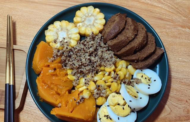 数名院士呼吁糖尿病患者停止食用，比甜食还粘血管，趁早撤下餐桌