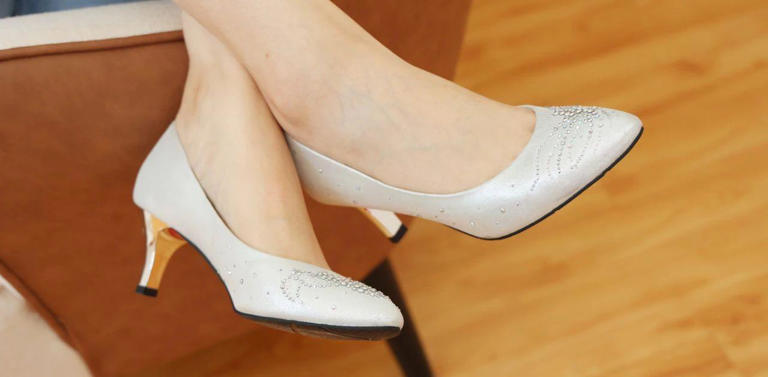 女性经常穿高跟鞋，可能会给身体带来3大危害，女性应尽早了解