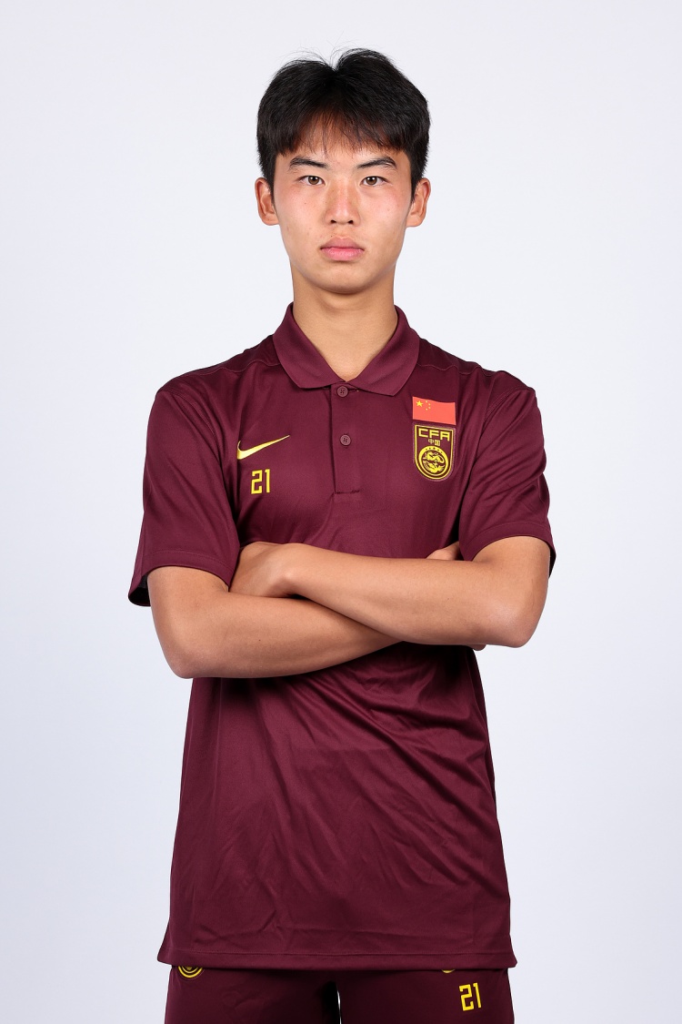 德转官网更新，U19国青队员张城瑞已正式加盟大连英博