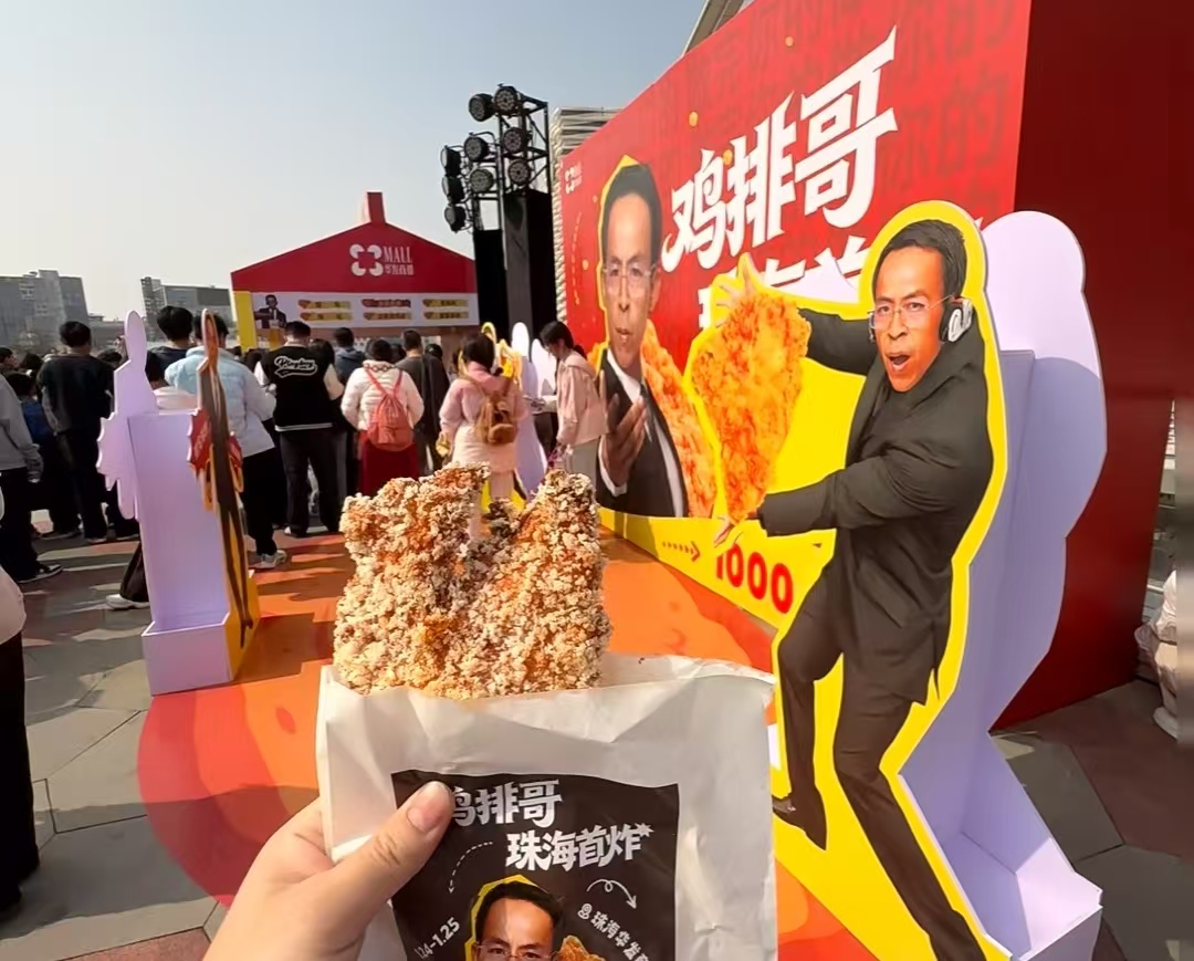 121个热搜退潮后，鸡排哥现状曝光：拒绝百万合作，回归小摊炸鸡排