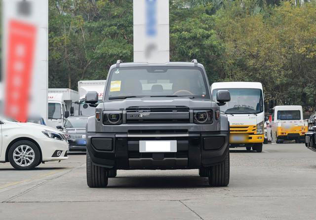 奇瑞中大型硬派SUV亮相！大尺寸车身，外观似霸道，搭载1.5T增程