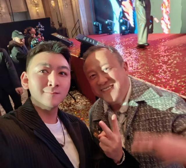 曾志伟卸任TVB高层后，设宴款待皇牌节目台前幕后，更抽茅台大奖