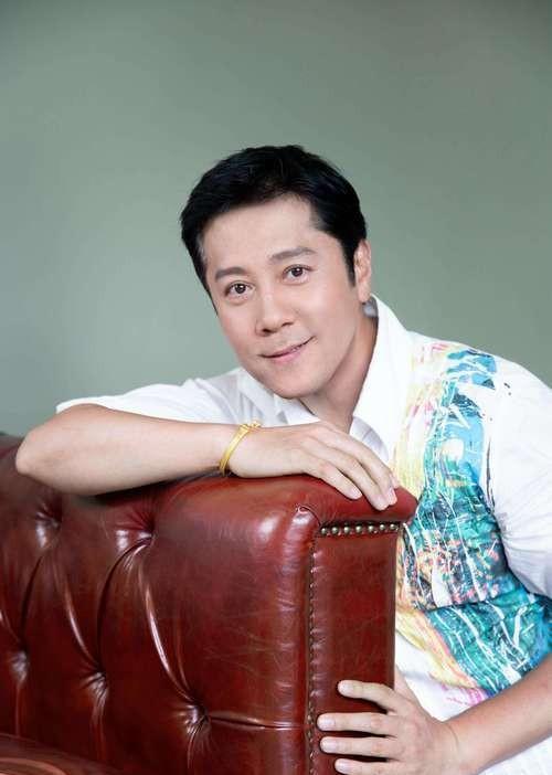 蔡国庆也没想到，人到中年才生下的俩儿子，如今都开始给他长脸了