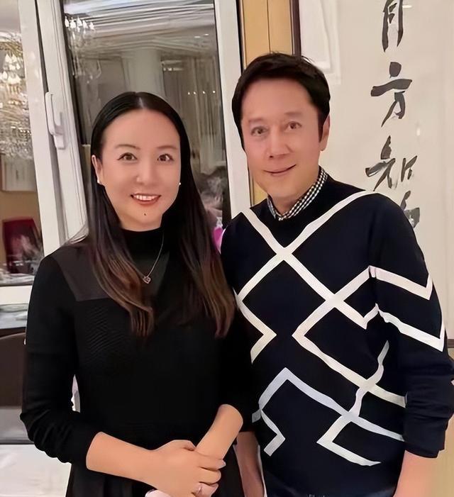 蔡国庆也没想到，人到中年才生下的俩儿子，如今都开始给他长脸了