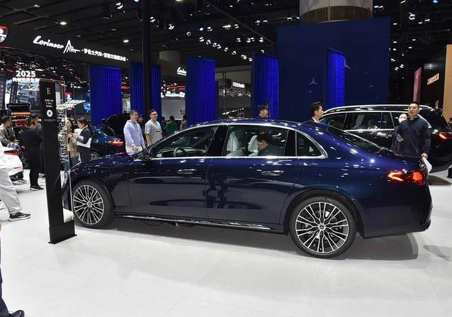 奔驰E级突然大降价最高13万，30万就能开回家，你会心动吗