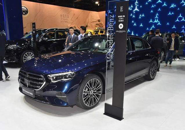 奔驰E级突然大降价最高13万，30万就能开回家，你会心动吗