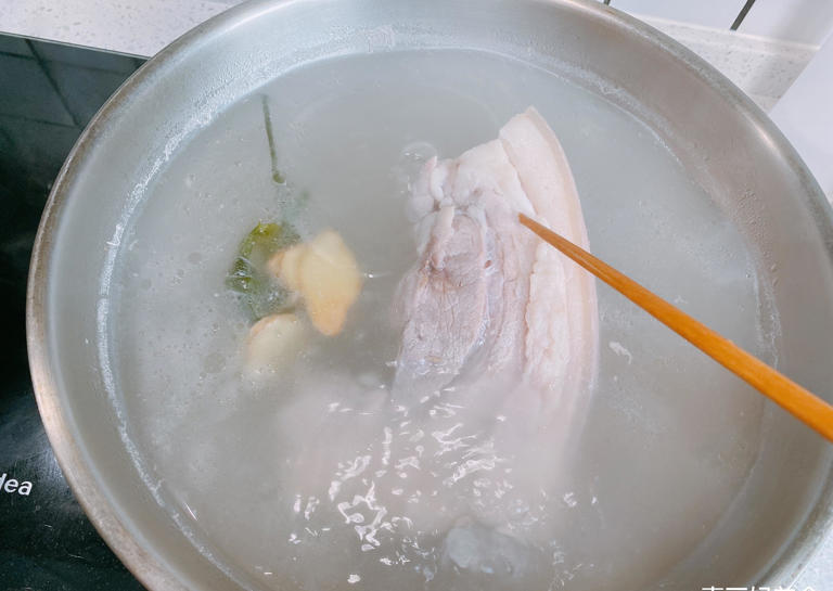 不管卤什么肉，只需记住这4种香料，卤出来的肉既香且入味