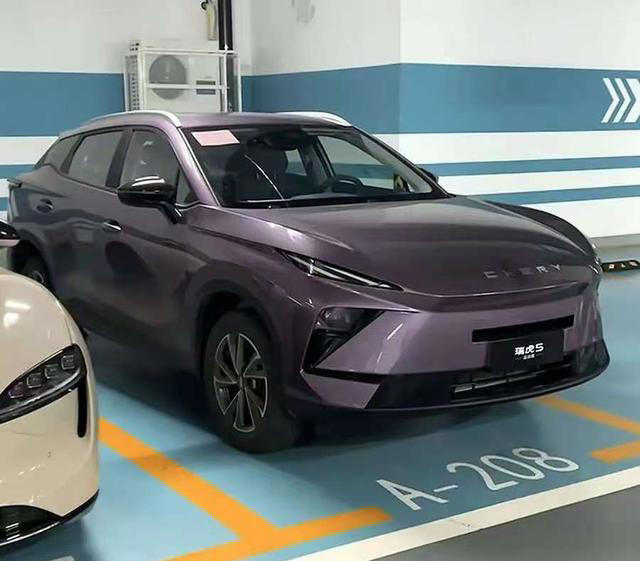 奇瑞新款SUV实车现身，外观很个性，轴距2630mm，配1.5T发动机