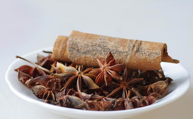 不管卤什么肉，只需记住这4种香料，卤出来的肉既香且入味