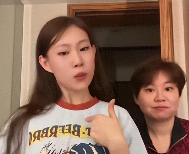 离春节仅1周，沈佳润被全面抵制，小沈阳受牵连，成龙也被拉下水