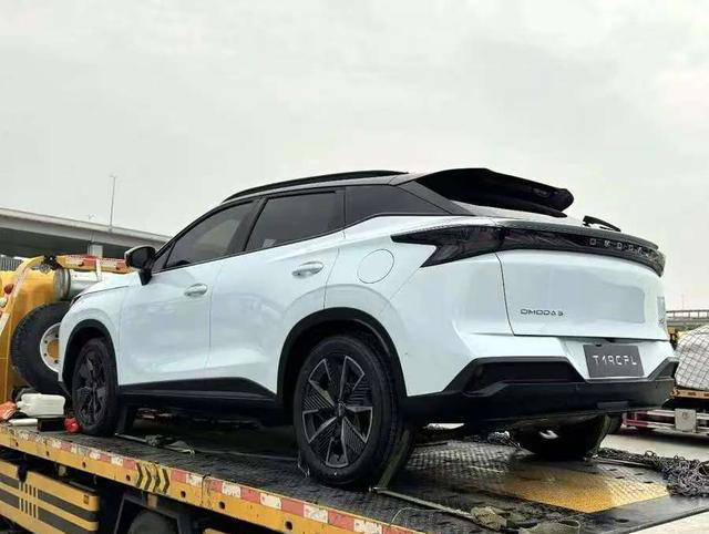 奇瑞新款SUV实车现身，外观很个性，轴距2630mm，配1.5T发动机