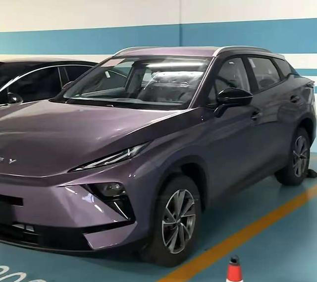 奇瑞新款SUV实车现身，外观很个性，轴距2630mm，配1.5T发动机