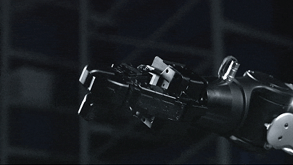 全球首款仓储通用人形机器人发布：头上5只眼、手心2只眼