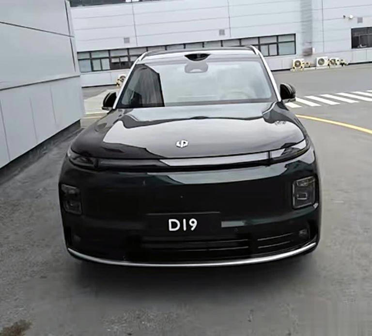 9系SUV“新卷王”零跑D19现身，车长超5米2