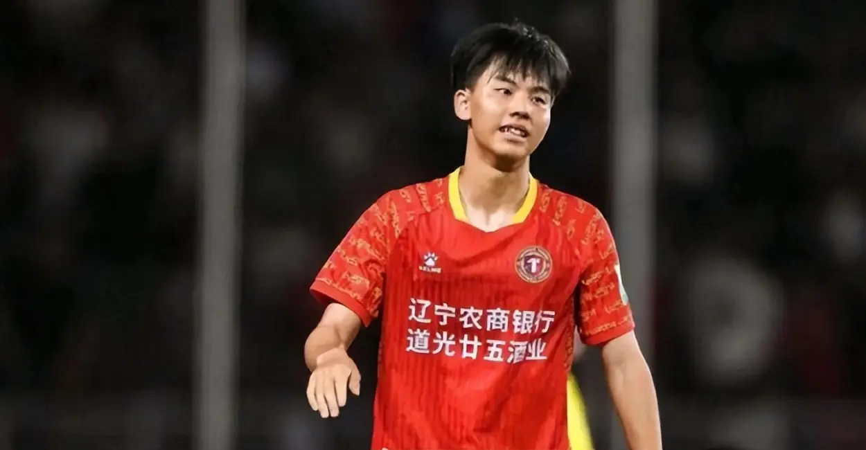 18岁留洋! 张永海之子张家鸣曲线救国，中超青训的困局，靠出口转内销能破吗?