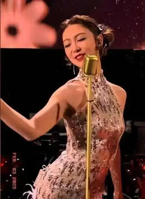 不接受反驳! 十美春晚同唱立春，最放得开的不是热依扎，也不是刘惜君，而是薛凯琪