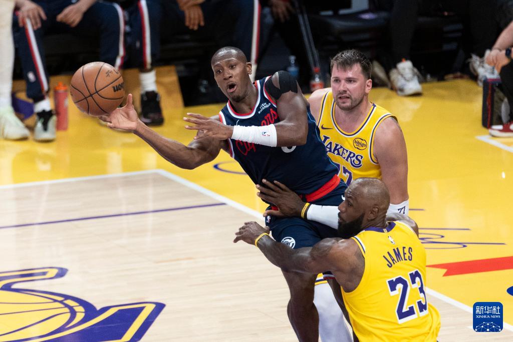 篮球——NBA常规赛：湖人胜快船