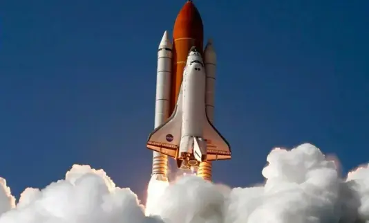 航天飞机返回时爆炸：1400℃热空气席卷整个机舱，宇航员全部遇难