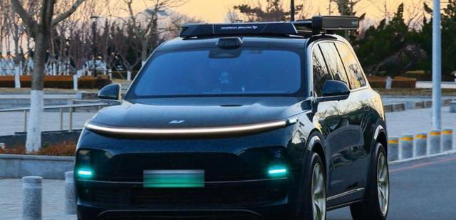 智驾“小蓝灯”一开，我就是路上最靓的仔！