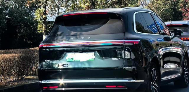 智驾“小蓝灯”一开，我就是路上最靓的仔！