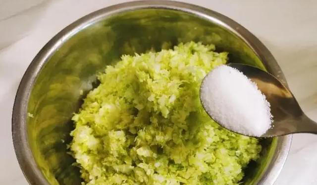 煮饺子，“点水”还是“不点水”？面点师：差别很大，建议弄明白