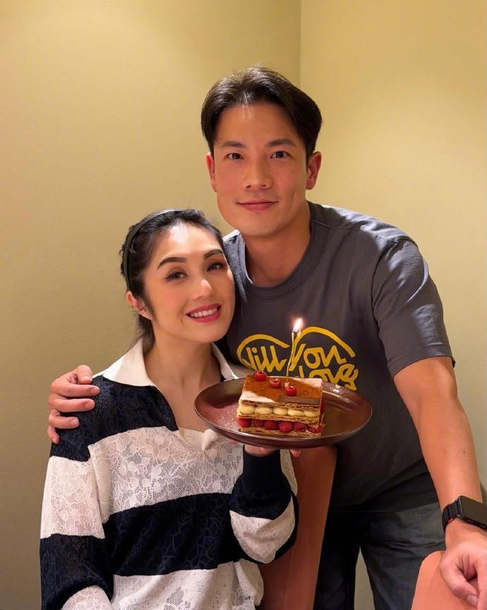 杨千嬅晒全家福，13岁儿子鼻子又高又挺，比丁子高清冷帅气