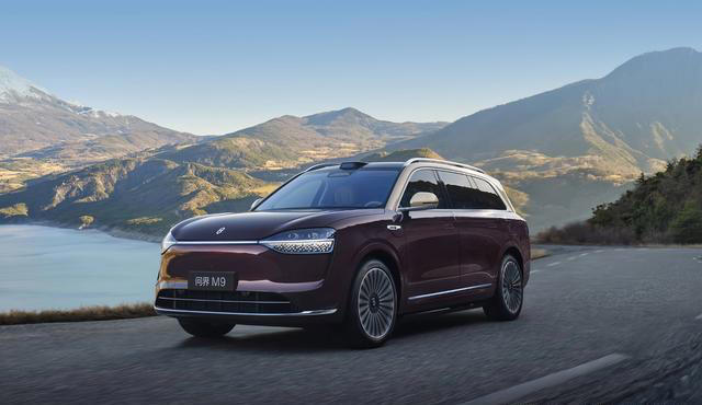 问界 M9 六座和五座的智慧出行体验方面有没有不同？