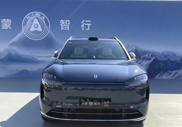 问界 M9 六座和五座的智慧出行体验方面有没有不同？