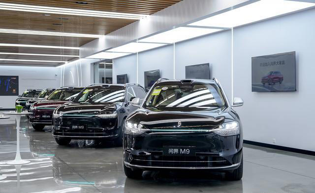 问界 M9 六座和五座的智慧出行体验方面有没有不同？