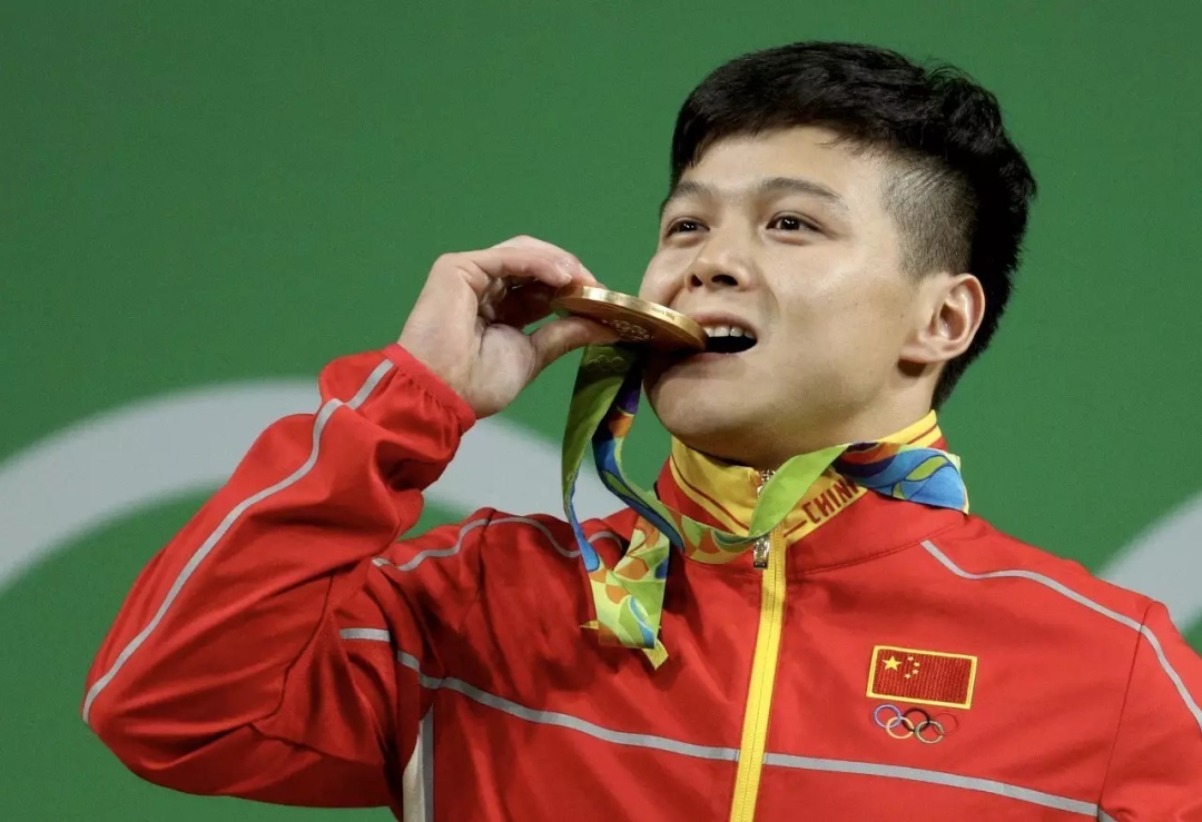 成龙、周杰伦、郑钦文……属马名人跨界集结，从荧幕到赛场皆是实力派 | 马年说“马”