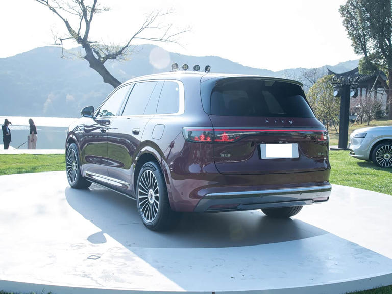 华为问界M8售价亲民，外观豪华，配激光雷达和六座，续航出色