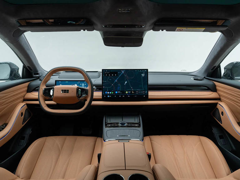 不足13万起售！中大型家轿外观动感，车长超5米续航1600km