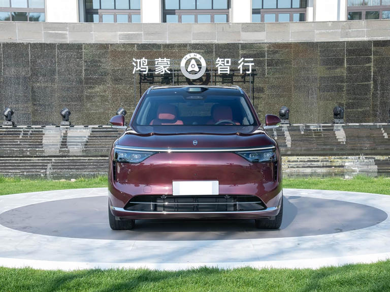 华为问界M8售价亲民，外观豪华，配激光雷达和六座，续航出色