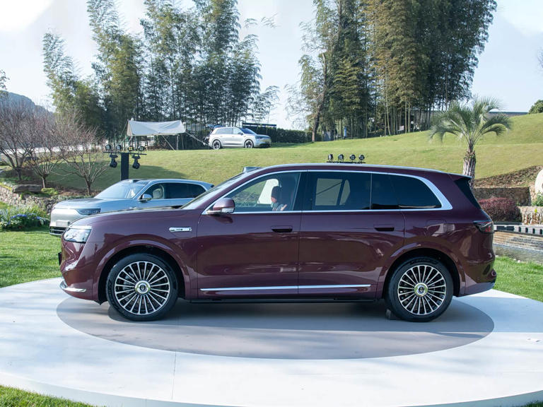 华为问界M8售价亲民，外观豪华，配激光雷达和六座，续航出色