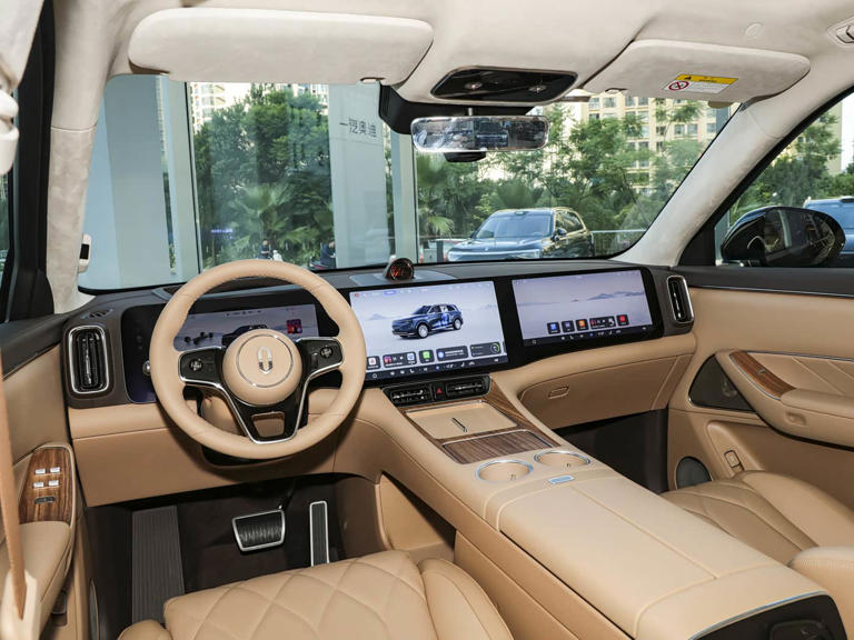 华为问界M8售价亲民，外观豪华，配激光雷达和六座，续航出色