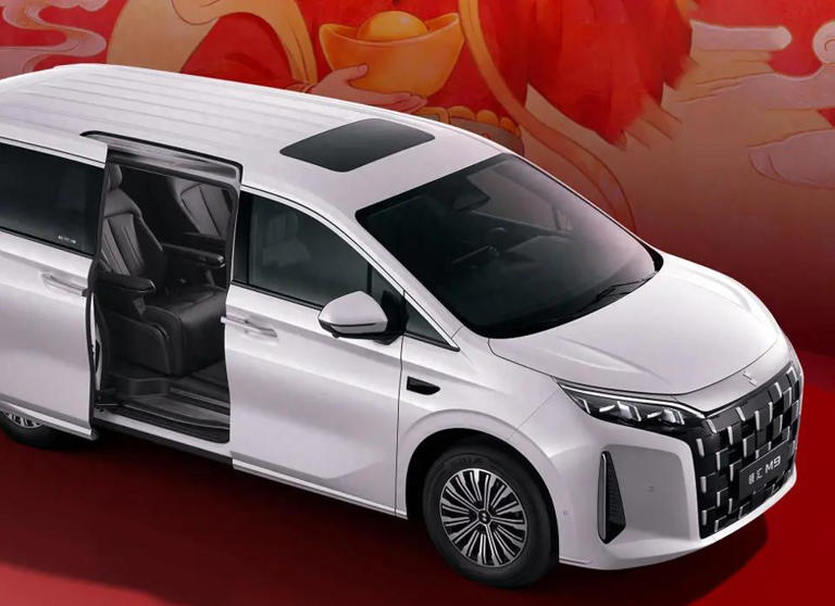 比亚迪夏换上“新车标”！搭1.5T插混，7座中大型MPV，领汇M9发布