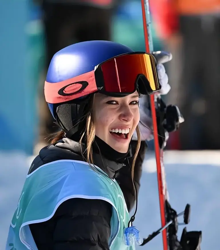 央媒对谷爱凌的称呼变了，七字之差释放强烈信号，邓亚萍说得太对