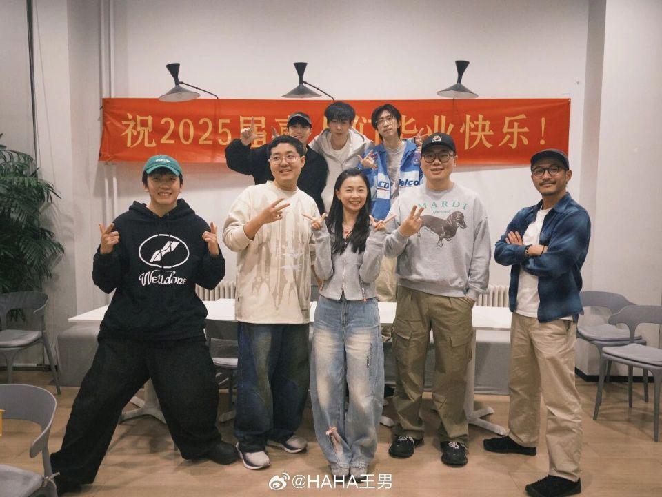 王男上春晚了，多少人为他流泪