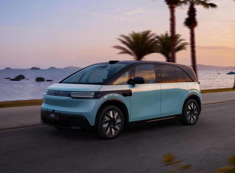 极氪MIX：以“对开门”与旋转座椅，开启未来出行新想象与探索