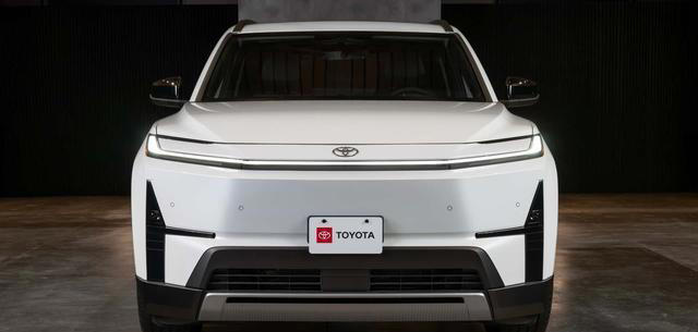 丰田发布全新汉兰达，与比亚迪同类产品比较，落后一个时代