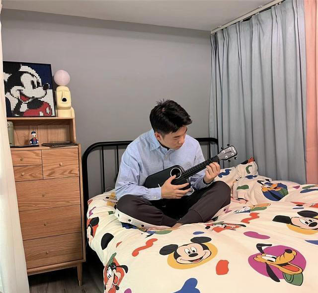 发现一位25岁广州小哥的家：利用LOFT户型做玻璃间卧室，独居太爽